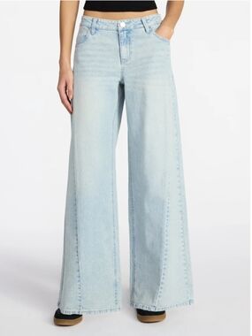 No Boundaries Extra Baggy Wide Leg Jeans Size 10 Light Acid Wash NWT